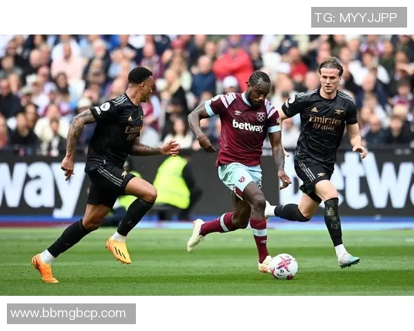 加的夫与西汉姆激战正酣比分悬念迭起引人关注 加的夫与西汉姆激战正酣比分悬念迭起引人关注