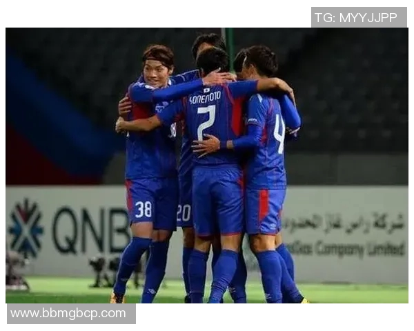 东京足球队迎战长崎队激战J联赛争夺季后赛名额的关键之战